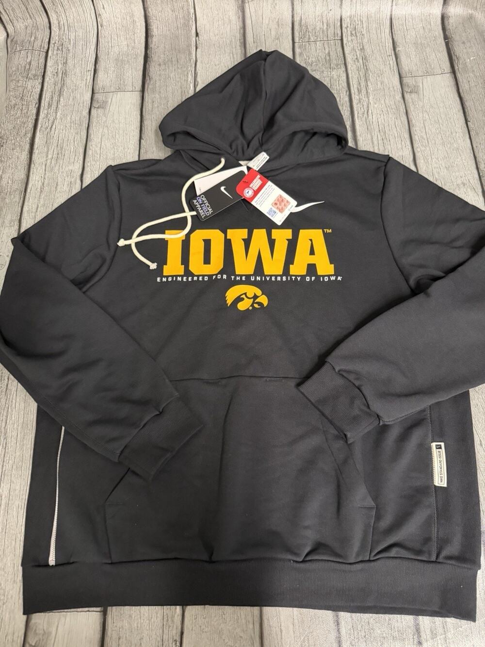 NWT Men’s Nike Iowa Hawkeyes Sideline Standard Issue Dri-FIT Hoodie XL Black